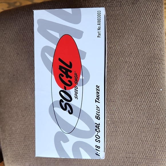 SO-CAL Speed Shop Belly Tanker 1:18 scale - Picture 16 of 16